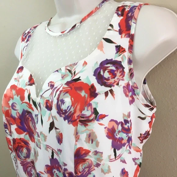 Pinky Floral and Lace Sleeveless Dress - Picture 3 of 16